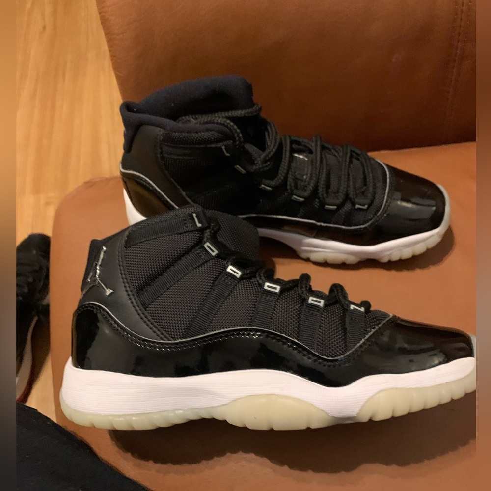 Nike air jordan 11 jujubes  Sz 5y used